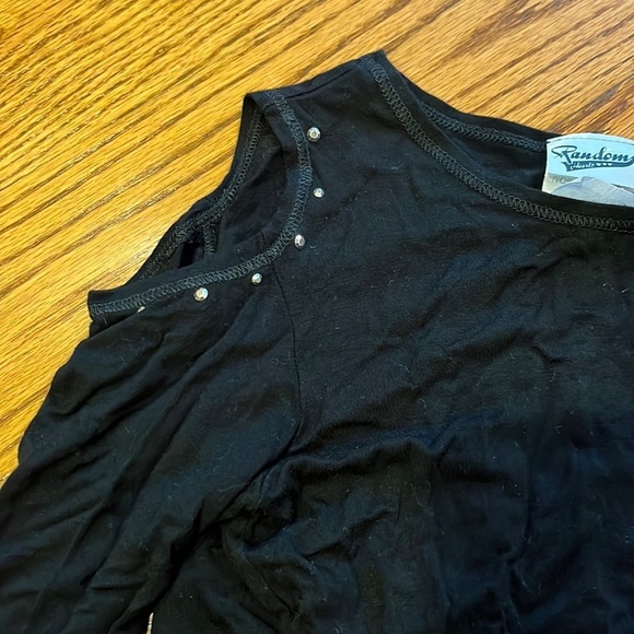 Random Hearts Girl’s Black Cold Shoulder Silver Stud Tee Size M - Picture 3 of 6
